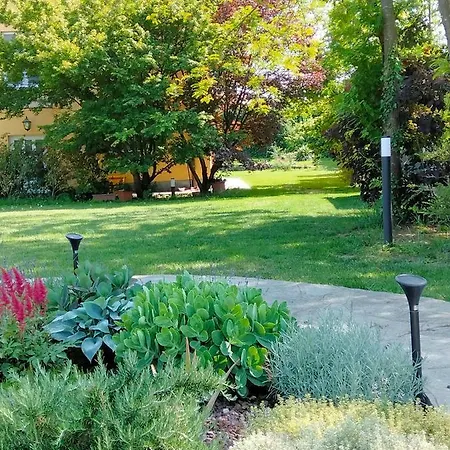 Camilla Bed & Breakfast 4*