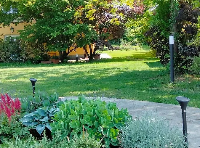 Camilla Bed and Breakfast 4*